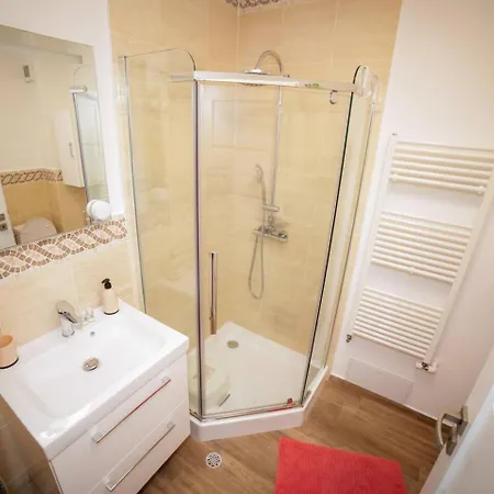 Teo's Place Apartment